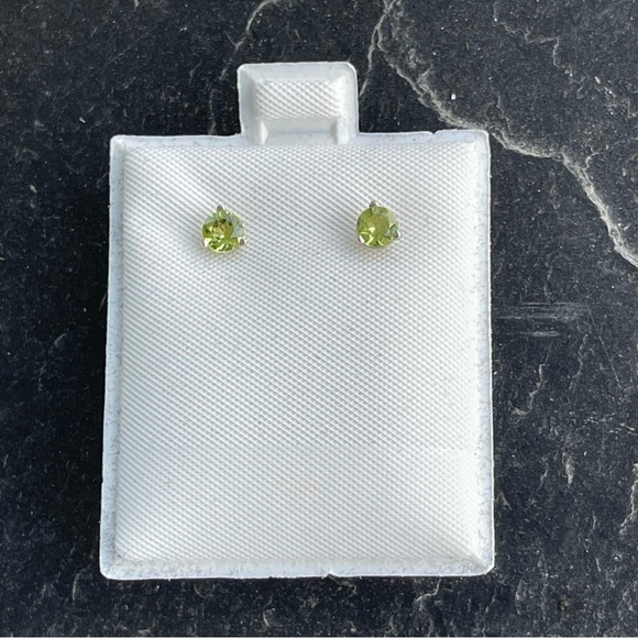 Sterling silver Peridot Earrings - Picture 9 of 9